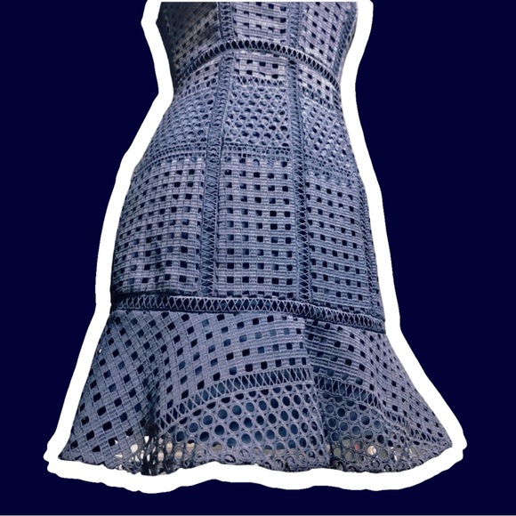 FOREVER NEW lace bodycon peplum hem dress - Picture 6 of 10